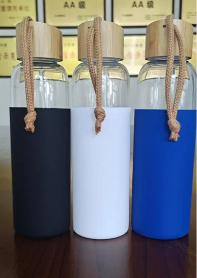 Стеклянная бутылка для воды с бамбуковой крышкой